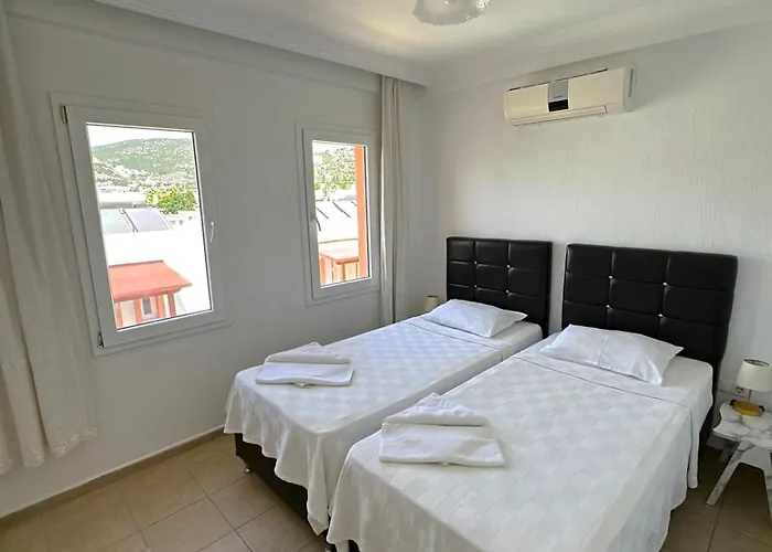 Pinky Aparthotel