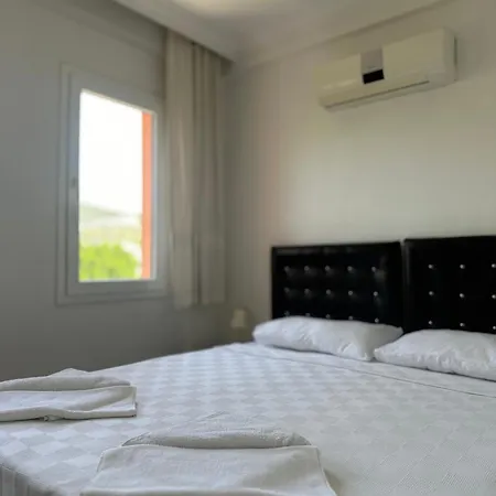 Pinky Aparthotel 4*